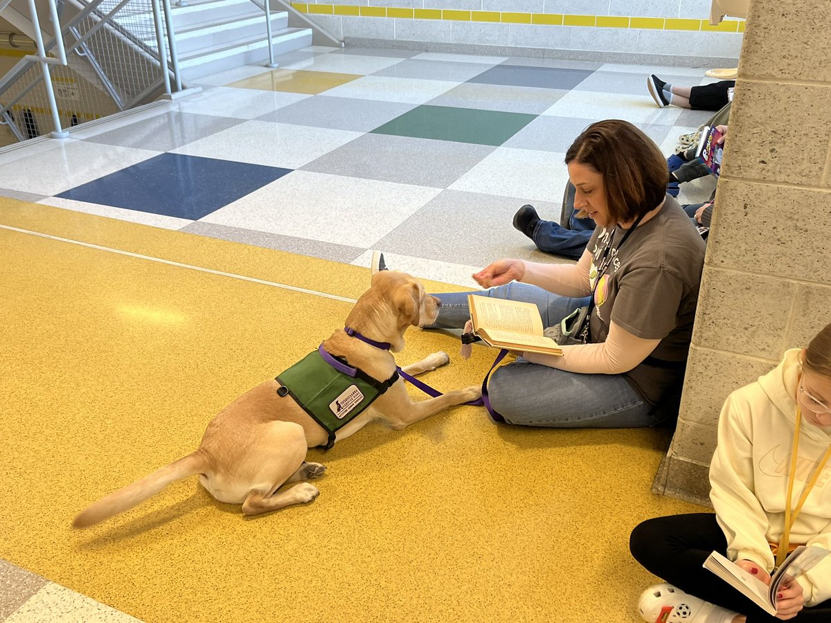 DAISLibrary's tweet image. DAIS annual Stop Drop &amp;amp; Read! The best event we have all year! #ReadAcrossAmerica 🥰📚