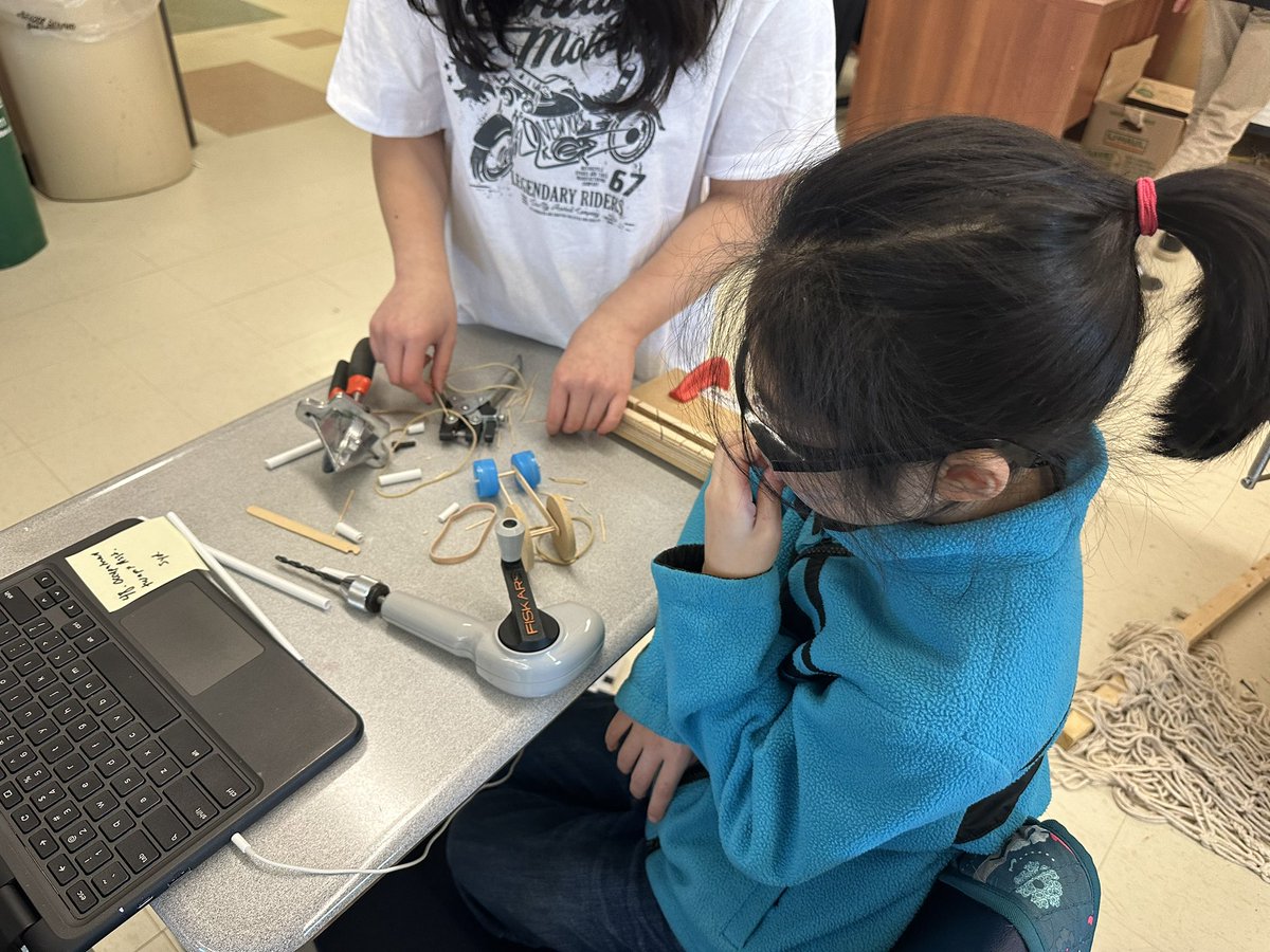 Our grade 7 and 8 students helping our grade and 3s to design and build simple machines in our D&amp;T room. What a great experience for everyone involved!!