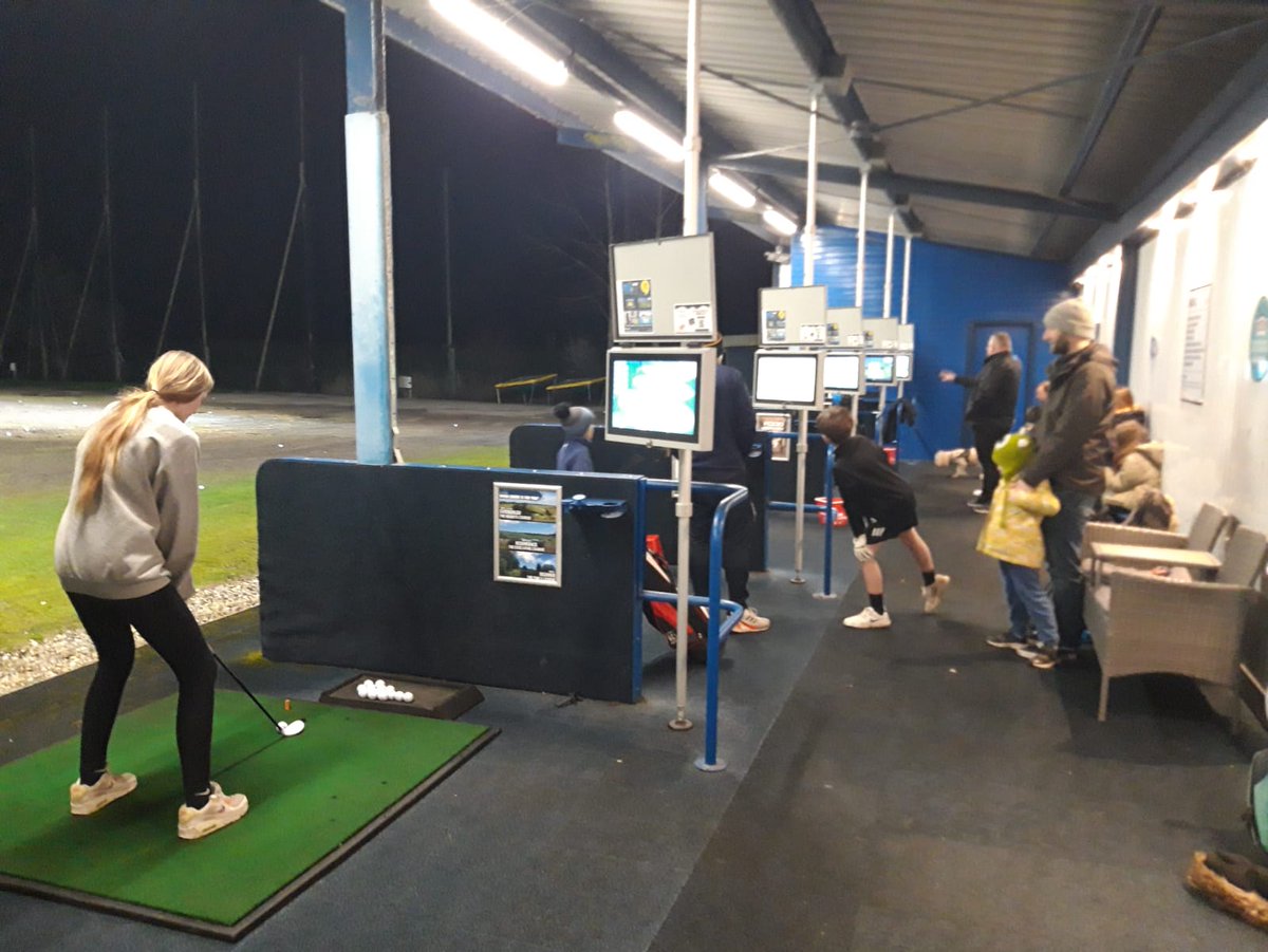 A busy and exciting evening with juniors and supporters at Gary Bason's Begginers &amp; Improvers Academy, which has 6 new members! 👍

Gary spoke about skills and future development of the academy and videoed all members' swings to analyse later.

kentgolf.org/junior-academi…

<a href="/Stonelees/">StoneleesGolfCentre</a>