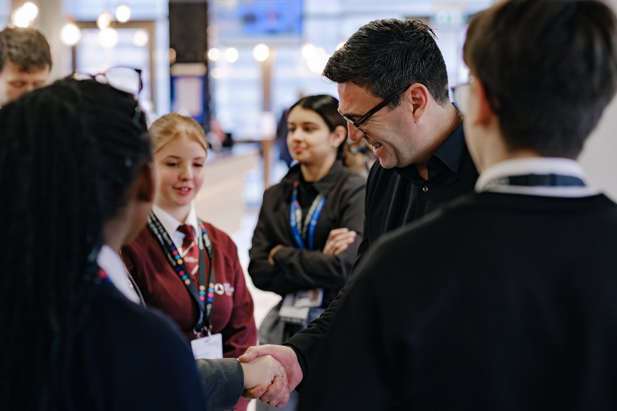 A first round of photos capturing some brilliant moments from our young people from across the North at #COTN24, where they attended to share their incredible stories! More to come 🎉 📸 Jack Bolton @carr_manor @DixonsUnity @MayorOfWY @michaelgove @DixonsTC @AndyBurnhamGM