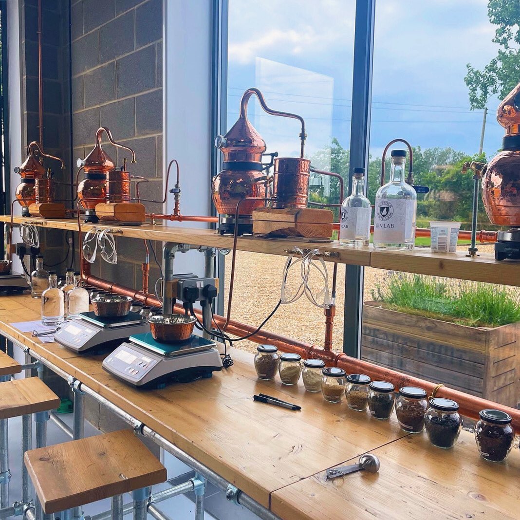 thesuffolkgin's tweet image. Here is where you can make your own gin at @thesuffolkgin 🤩 

📍Suffolk Distillery
🕙 2pm
🗓 Fridays &amp;amp; Saturdays
💸 £90 (1 person), £120 (2 people)

Book now on suffolkdistillery.co.uk or give us a call on 01206804934!✨

#ginmaking #makeyourowngin #suffolkdistillery #distillery