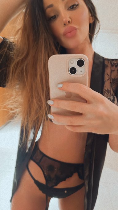 Čo by si chcel, aby som ti poslala do spr&aacute;vy?😈   Like = Kozičky🍒 Koment = Zadoček🍑 RT = Pipinku🐱  Tu<a href="/tag/onlyfans"class="tags"><span>#onlyfans</span></a><a href="/tag/onlyfansgirl"class="tags"><span>#onlyfansgirl</span></a>