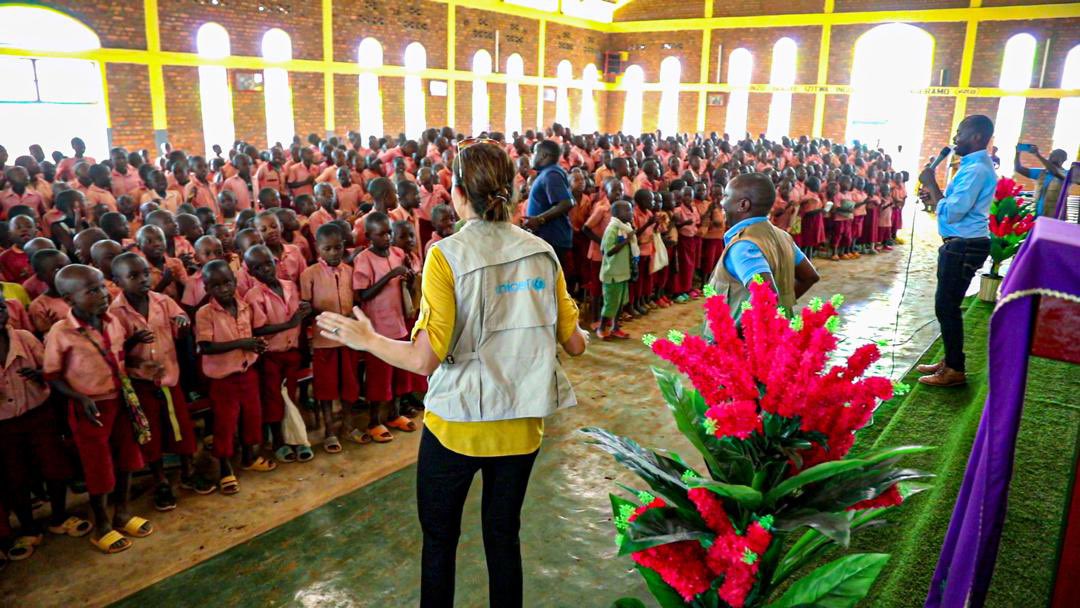 InterfaithRda's tweet image. Julia Battle, @unicefrw - Chief of Health and Nutrition addressing children and young people at Nkombo Island. #RoutineImmunization #vaccination @DioceseCyangugu @RBCRwanda