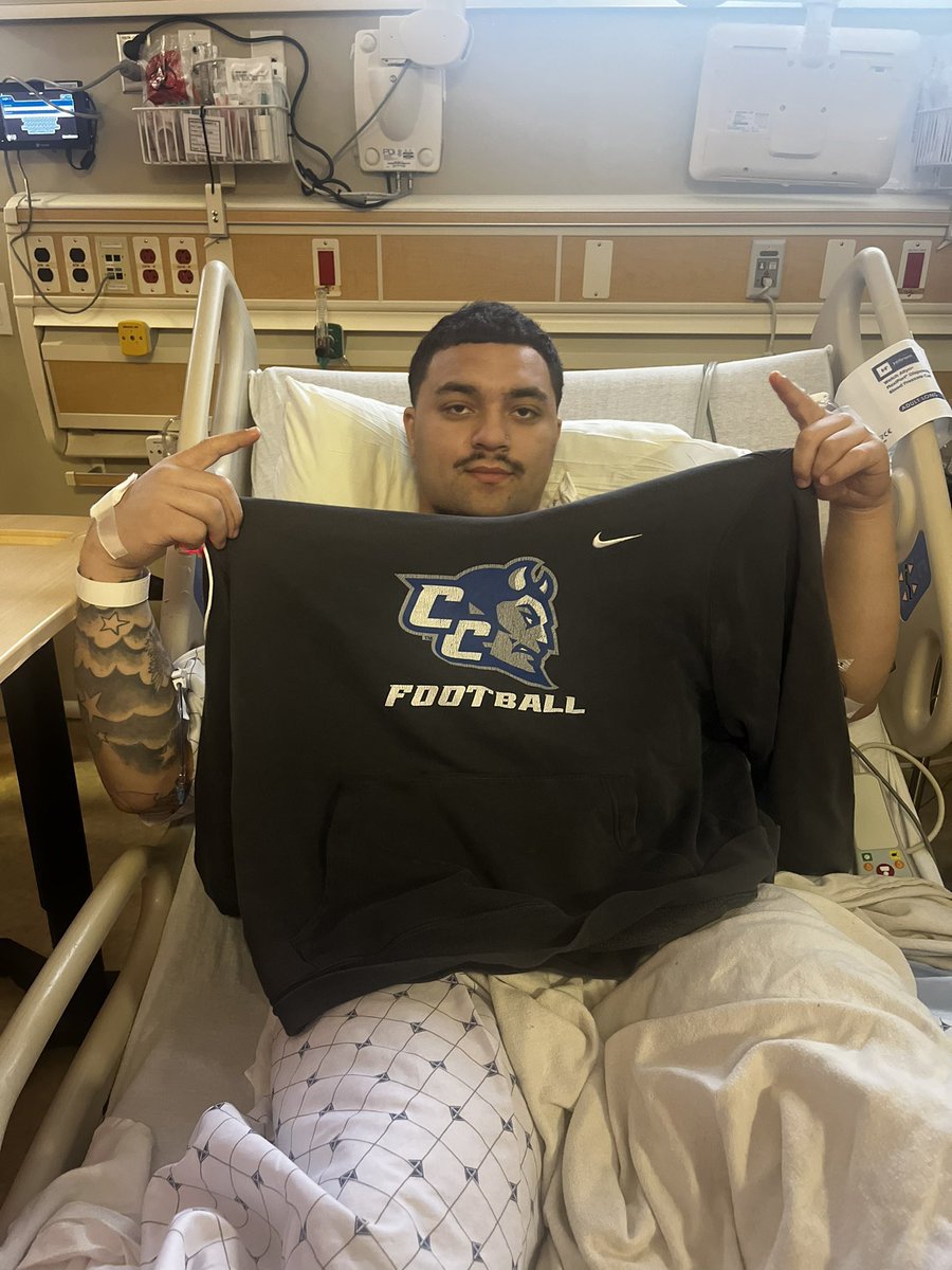 Our guys have been active in the community all week between cleaning up the local park, visiting students at middle schools for Read Across America &amp; even saving a life donating bone marrow. They continue to do their part to make a difference‼️
#SocialResponsibility
#GoBlueDevils