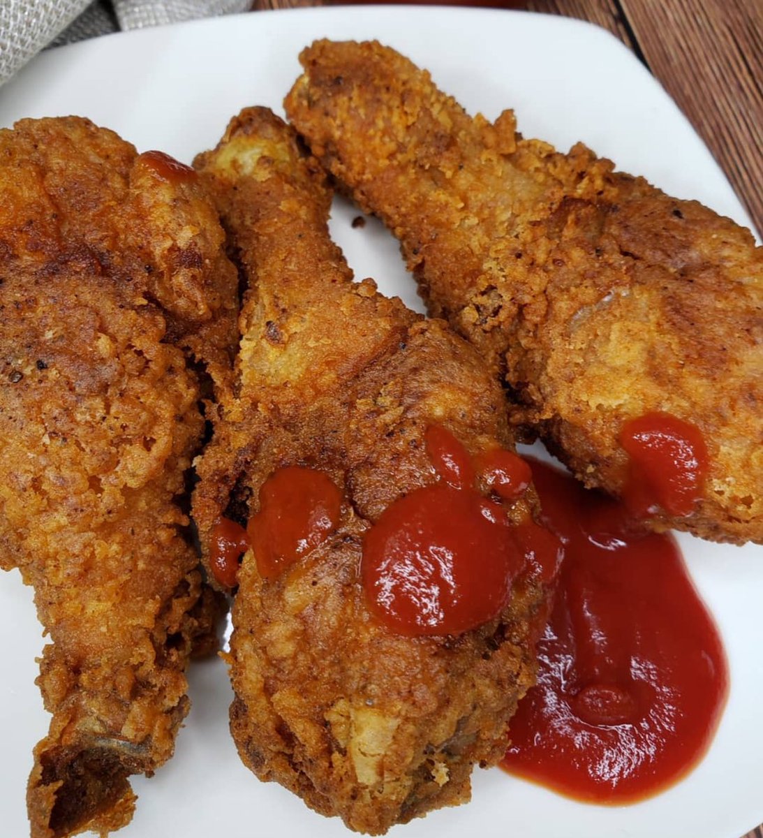 MsBigBack's tweet image. Do you put ketchup on your fried chicken?