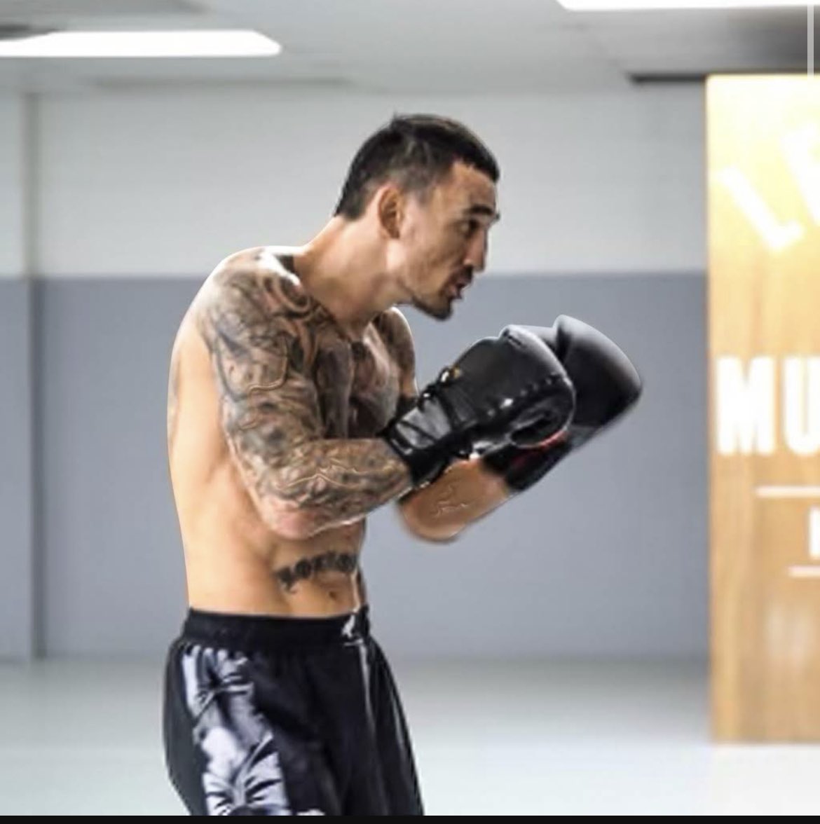 Haris_Webb's tweet photo. It’s over for Gaethje, this ain’t Max Holloway it’s Maximus Holloway @BlessedMMA https://t.co/xI3OzX5vsv