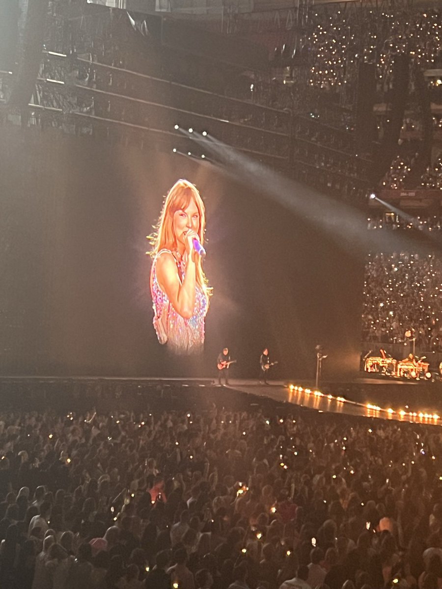 andreabrown85's tweet photo. @taylornation13 @taylorswift13 Atlanta-Night 3 https://t.co/tojQ1f8cdm