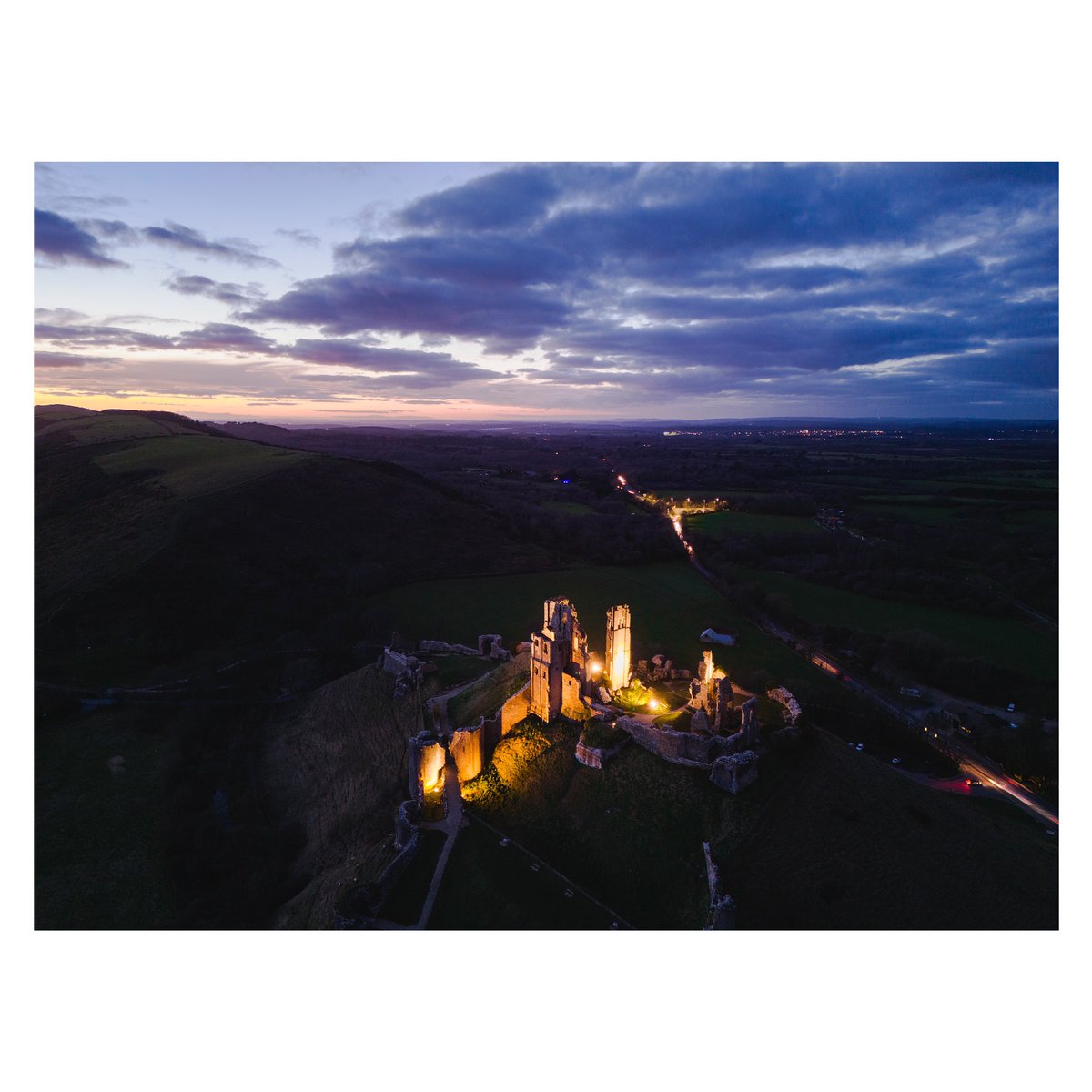 Sunset at Corfe Castle © Chris Bailey 2024 📸

#CorfeCastle #Wareham #DJI #Drone #Droneograph #ArielPhotography #DronePhotography #Castle #History #Ruins #Photography #Photographer #VisitEngland #Corfe 

@CorfeCastleUK 📸
