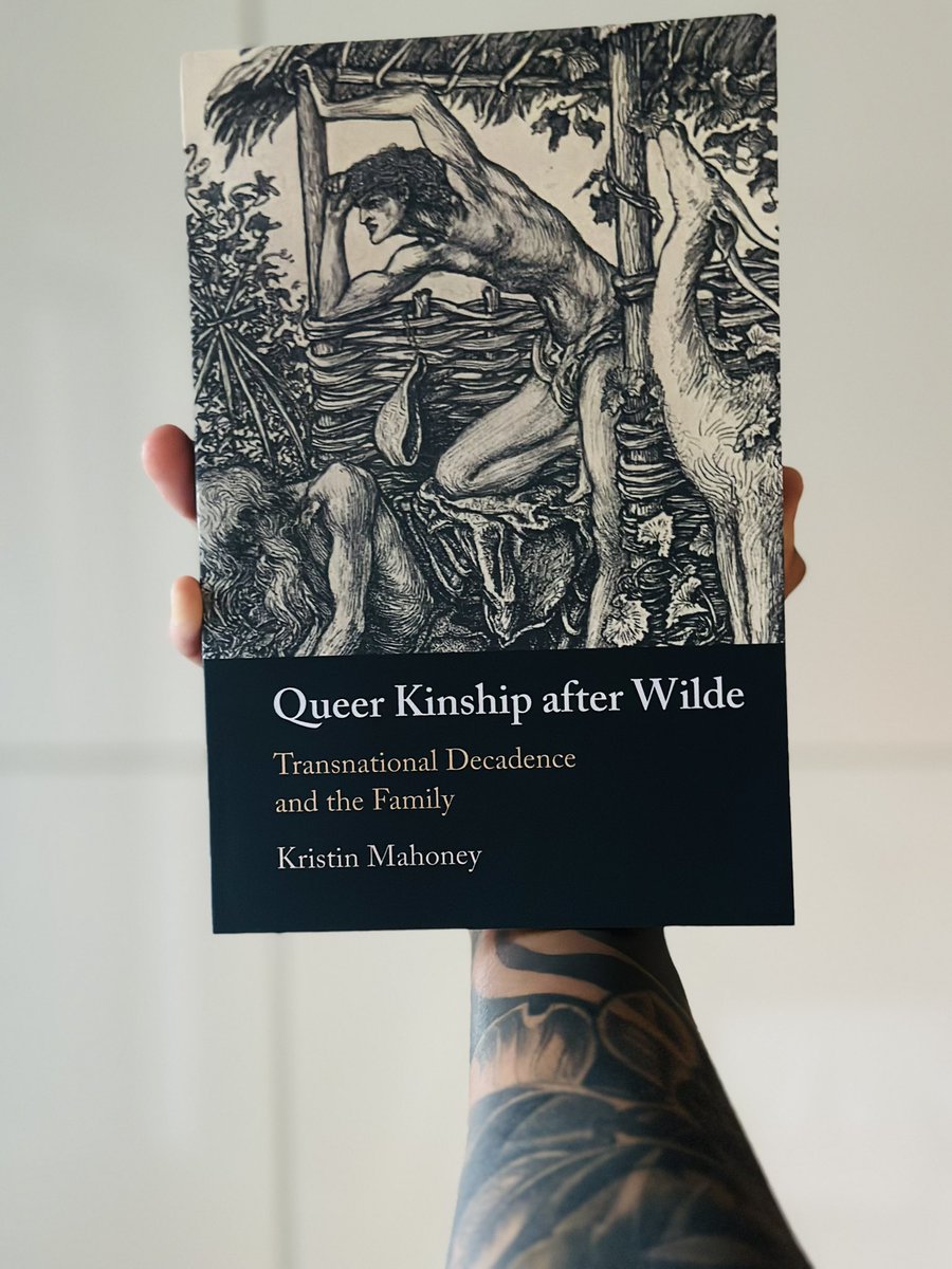 The paperback version of Queer Kinship after Wilde by the brilliant @KristinMMahoney is now available: cambridge.org/core/books/que… #queerarchives #oscarwilde