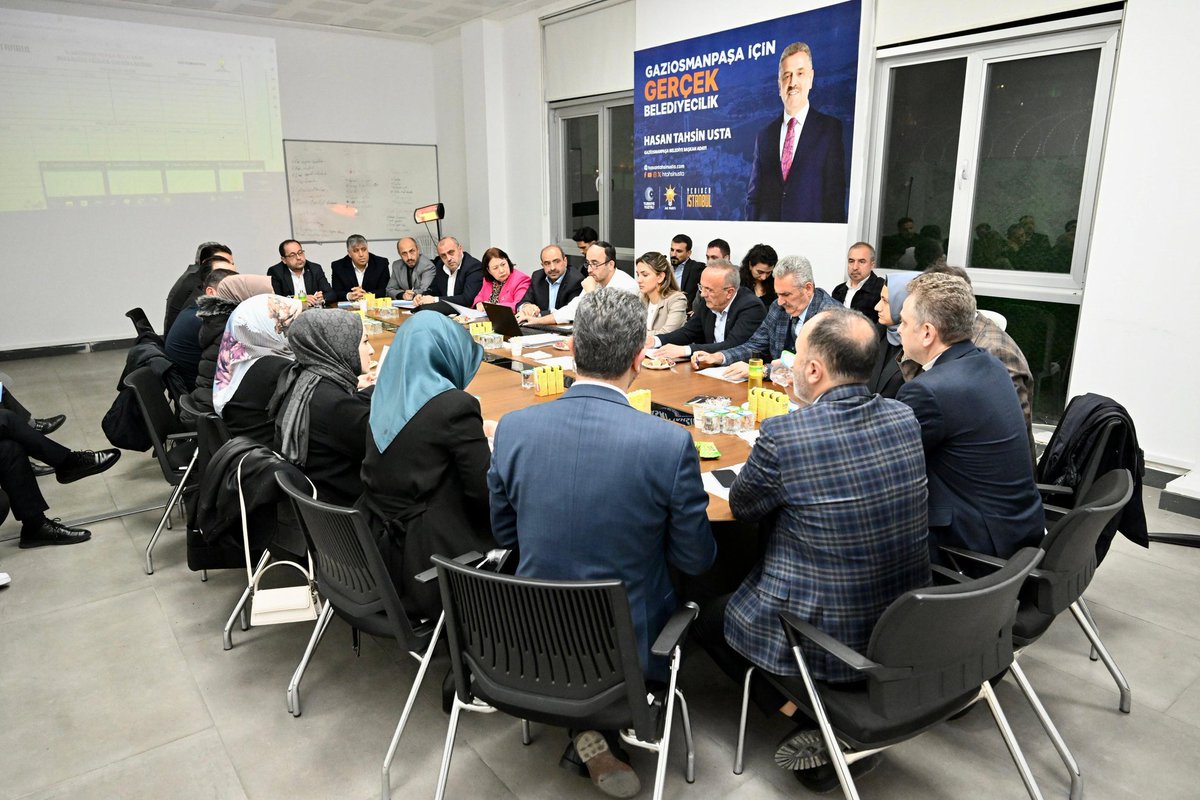 htahsinusta's tweet photo. AK Parti Gaziosmanpaşa Seçim Koordinasyon Merkezimizde meclis üyesi adaylarımız ile değerlendirme toplantısında bir araya geldik. 🤝

Cumhurbaşkanımızın izinde #TürkiyeYüzyılı hedef ve vizyonuna ulaşmak için milletimize hizmet etmeye devam edeceğiz.💡 https://t.co/cjg3lPE7n9