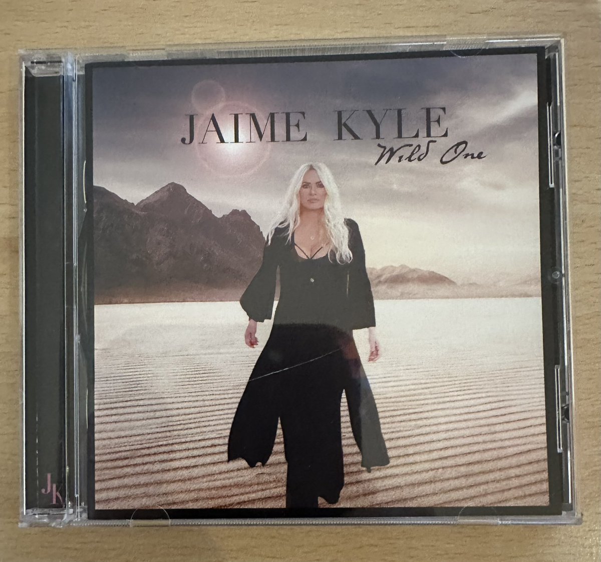 Enjoying the Wild One album from the fabulous @JaimeKyleMusic Must admit a new artist to me - thank you to the late, great @Bernie_Marsden for introducing - now discovering back catalogue