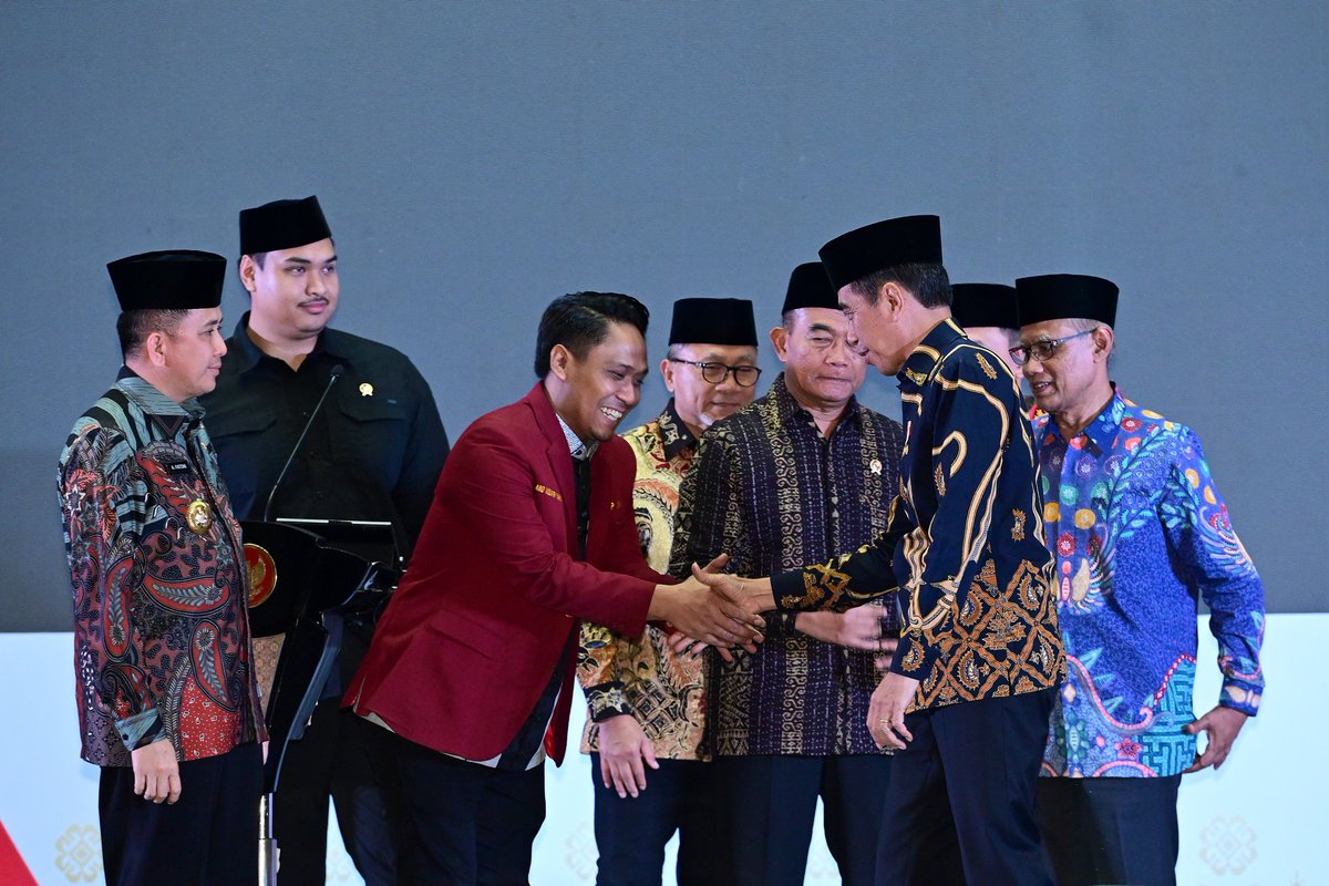 Terimakasih Presiden Indonesia Bapak <a href="/jokowi/">Joko Widodo</a> yang sudah mau datang membuka Muktamar IMM ke XX di Palembang, Sumsel. Terimakasih juga atas wejangan yang bapak berikan kepada kami, semoga kedepan kami menjadi penerus bangsa yang membanggakan bangsa Indonesia.