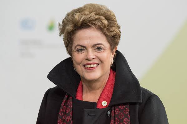 leandralima's tweet photo. gerações futuras nunca vão saber a relação entre esses 2 personagens https://t.co/KZV2AENox3