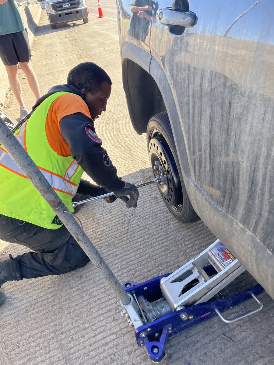 @ColoradoDOT Thank you CDOT & #GEICOSafetyPatrol for your free program! Just with my son on I-25 & got a flat tire & we hadn’t even called anyone and Byron stopped< 3 minutes after we pulled on to the shoulder of 8-lane traffic!