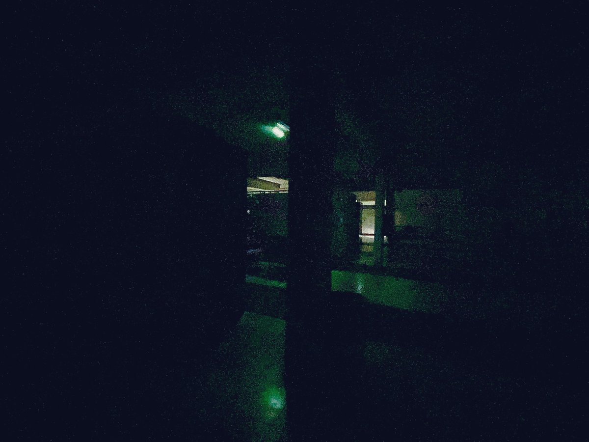 ElChipo16's tweet photo. Salis de la pileta y sorpresa. 

Ni un grupo electrógeno ni luces de emergencia a la altura de este prestigioso club

Aumentan la cuota a 17mil pero no invierten en el socio. 

Dale Brito, River no se solo para empresas e influencers

#riverplate @JorgeBrito 
#carp #River https://t.co/eQNfP7gr55