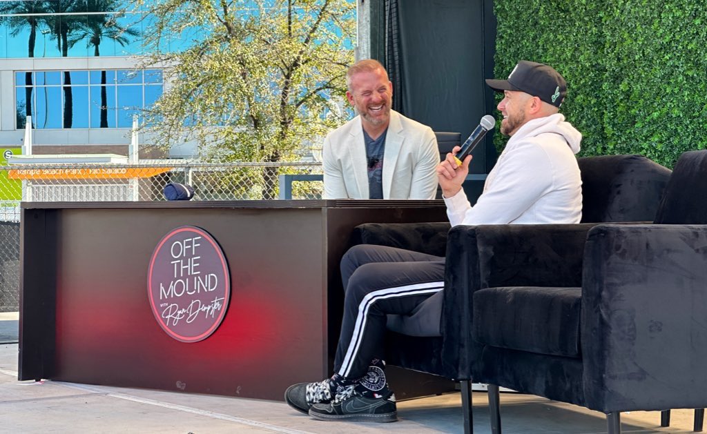 Awesome seeing @Dempster46 chatting with @Evan3Longoria on @OffTheMound at Extra @InningsFest in Tempe. Keep killin’ it, Demp!
