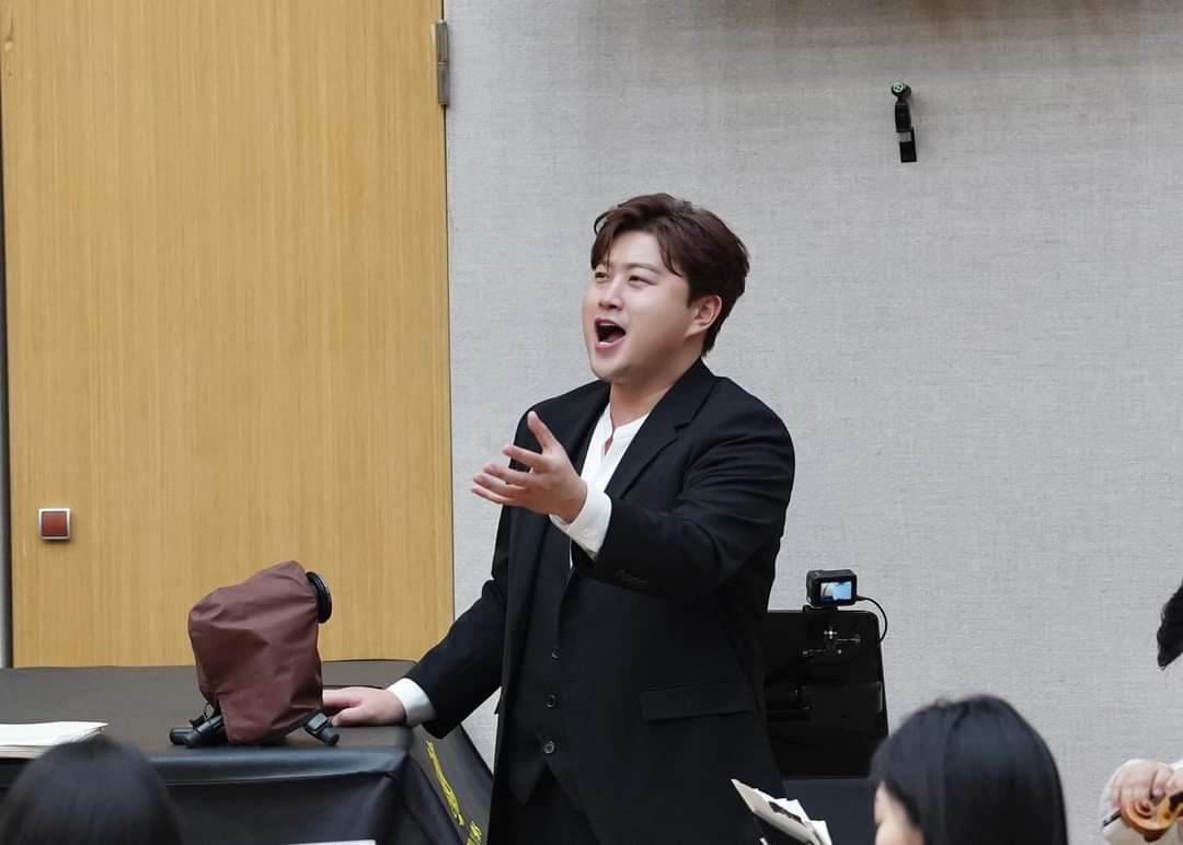 김호중  국내 가수 최초로 70인조 KBS교향악단과 협업
클래식 단독쇼 '더 심포니

#김호중__클래식단독쇼_더심포니
#김호중클래식단독쇼_TheSymphony_3월2일_KBS홀
#김호중_70인조KBS교향악단_국내가수최초협연
#김호중 #KIMHOJOONG #TVAROTTI
@hojoongofficial