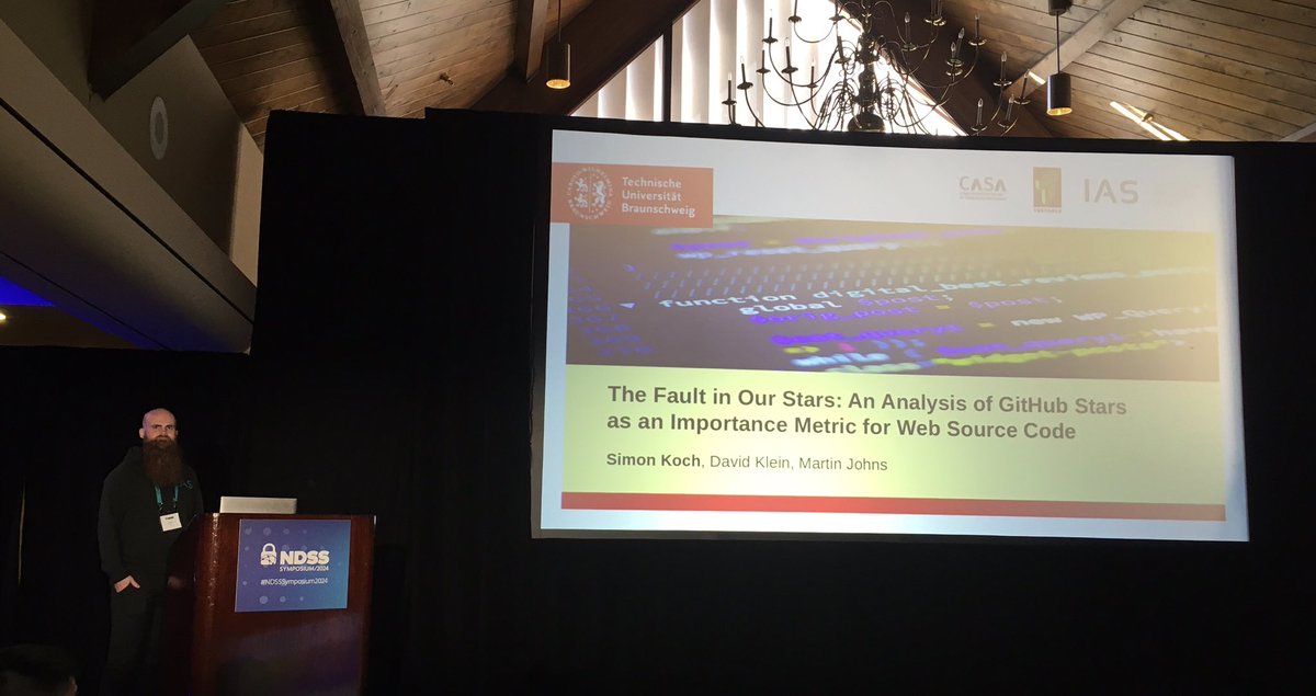 AuroreFass's tweet image. Next speaker: Simon Koch on GitHub stars #MADWeb