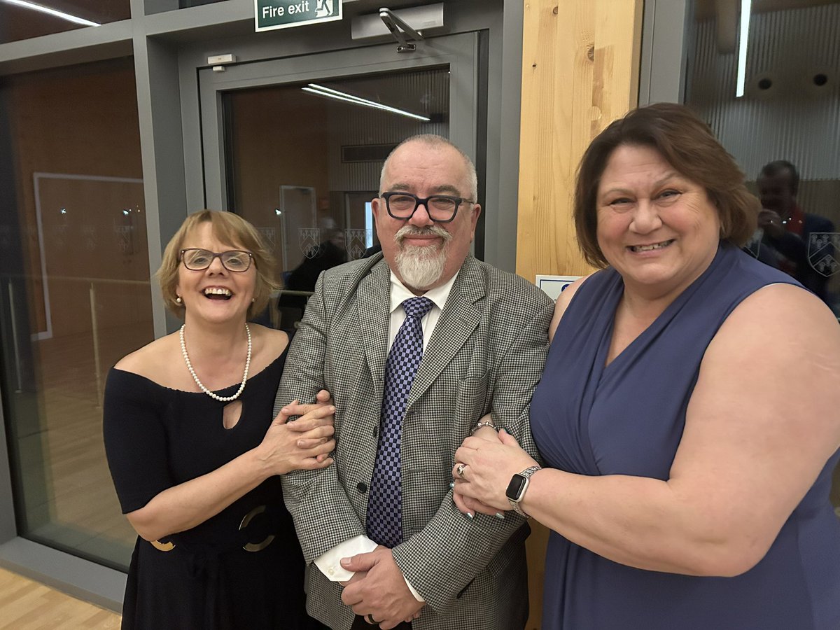 Thank you <a href="/OldOundelian/">Old Oundelian Club</a> for a fabulous evening and generous gift.