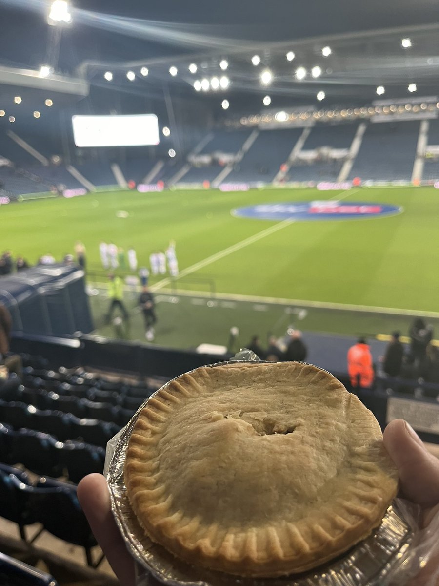 footiepiecharts's tweet image. Away* Day18, Pie 18

Location The Hawthorns, home to @WBA 

🥧: Peppered Steak
💵: £12.00  (2 x 🥧, 2 x  ☕️ )

#PieCharts #RateMyPie #AwayDays
#HomePie 

*home game
