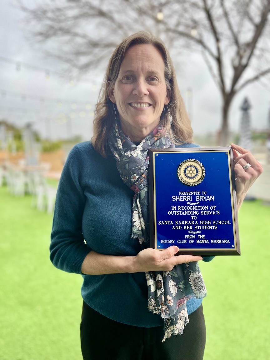 Join us in congratulating Sherri Bryan on her well-deserved recognition from @SBRotary! Bryan is the teacher librarian at Santa Barbara High School in the @sbunified school district. Recipients are chosen with the assistance of the SBCEO Teachers Network.