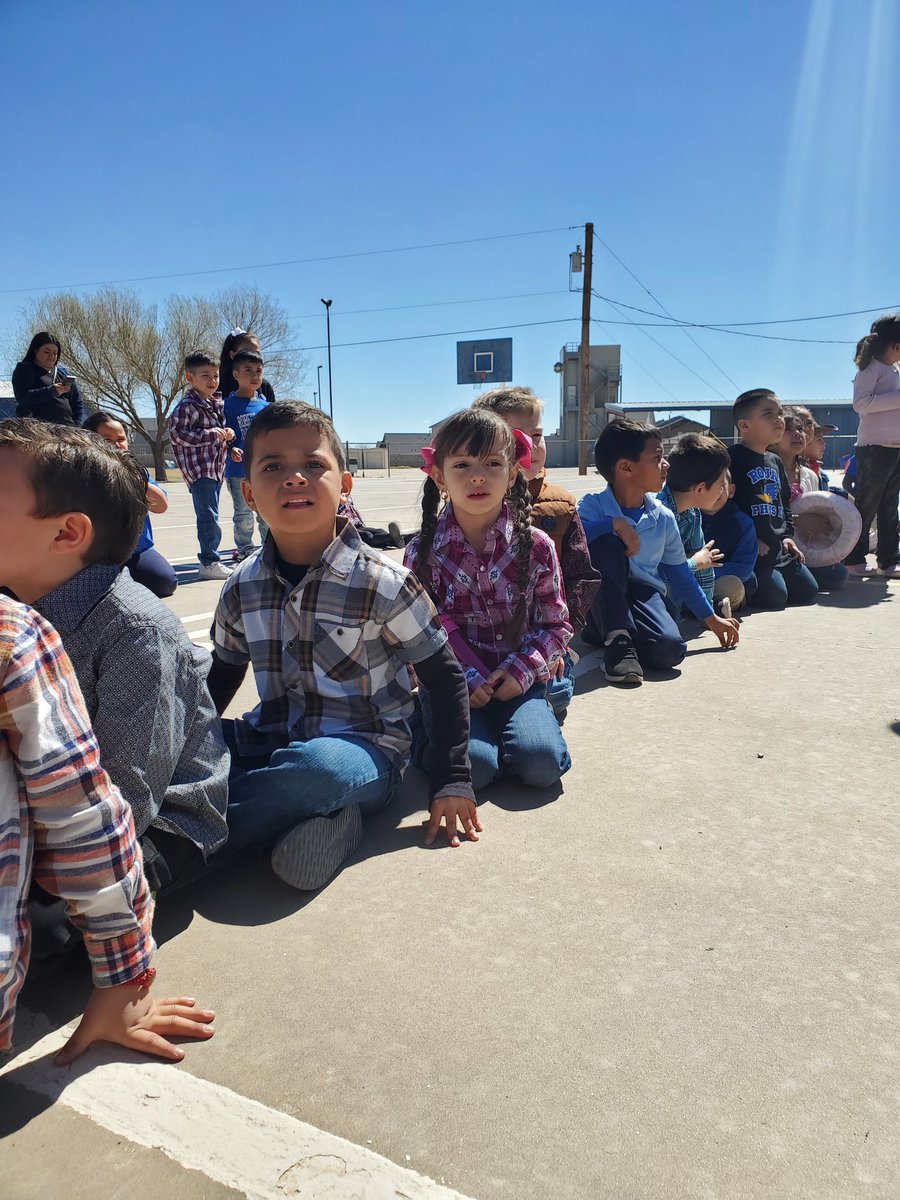 SMorales_Res's tweet photo. Robert Rojas students &amp; parents savor the experience of Jump Rope Day. A huge thank you to our amazing Coaches. #TeamSISD @SocorroISD @SBaezMorale_RES @ApolloPeronoRES @1red02 @JaimePinkynm @MarkGeneHunt1 @Bvara_RES @Msleek_RES @SArvizu_RES https://t.co/rd2cd4pjGk