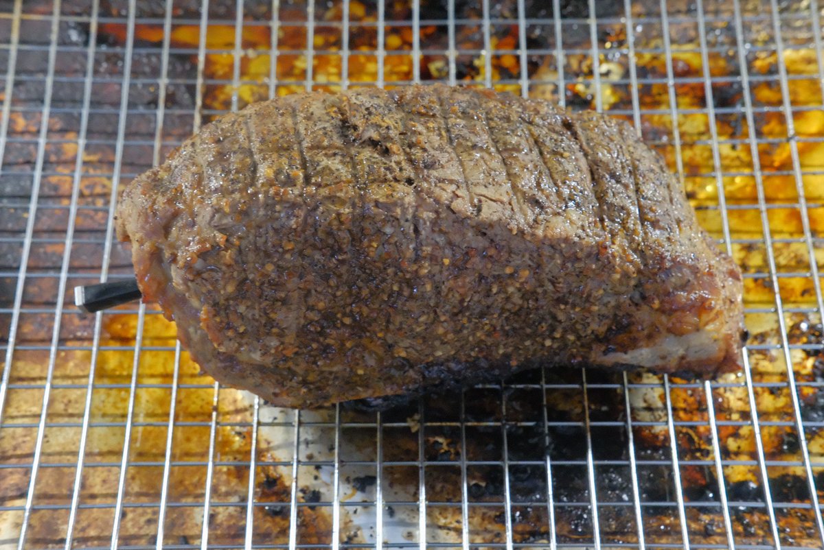 pipozoft's tweet image. First time cooking some prime rib marinated with @BarbaroMojo and cooked to perfection with the help of @MEATERmade 😯🥩🔥 all while being in endless meetings 😂

#carnivore #hotsauce