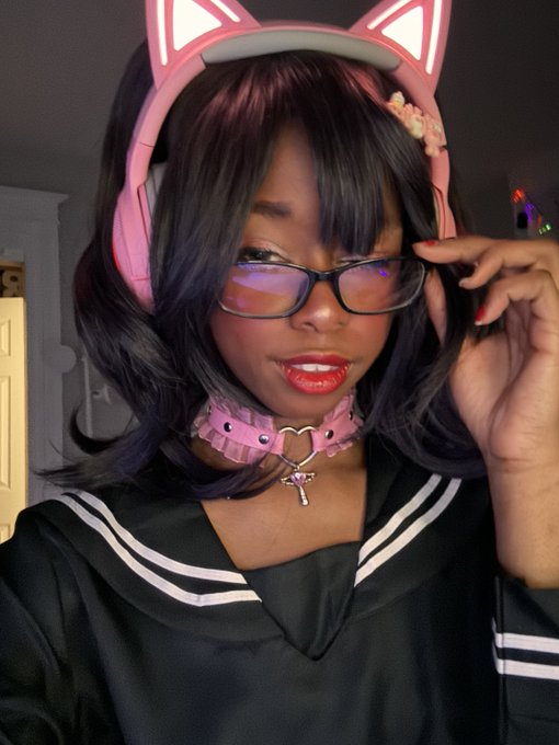 1 pic. Hop on league of legends, suffer with me~! ?? https://t.co/03kZKpsTj0