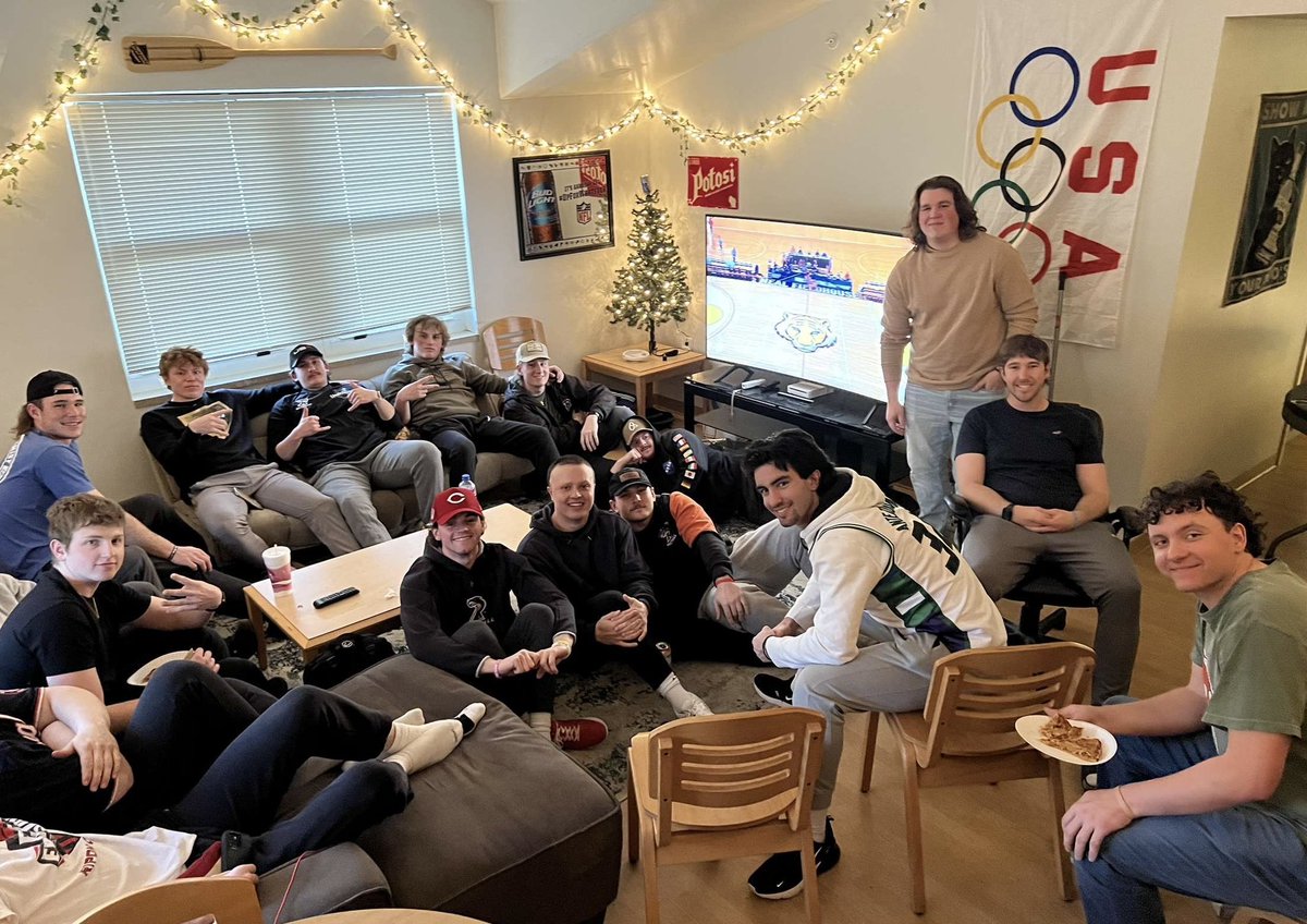 A little watch party with the team supporting the Women’s Basketball team as they take on Hope College in their NCAA tournament run! <a href="/RiponRedHawks/">Ripon Red Hawks</a> 

Hawks 🤝 hawks