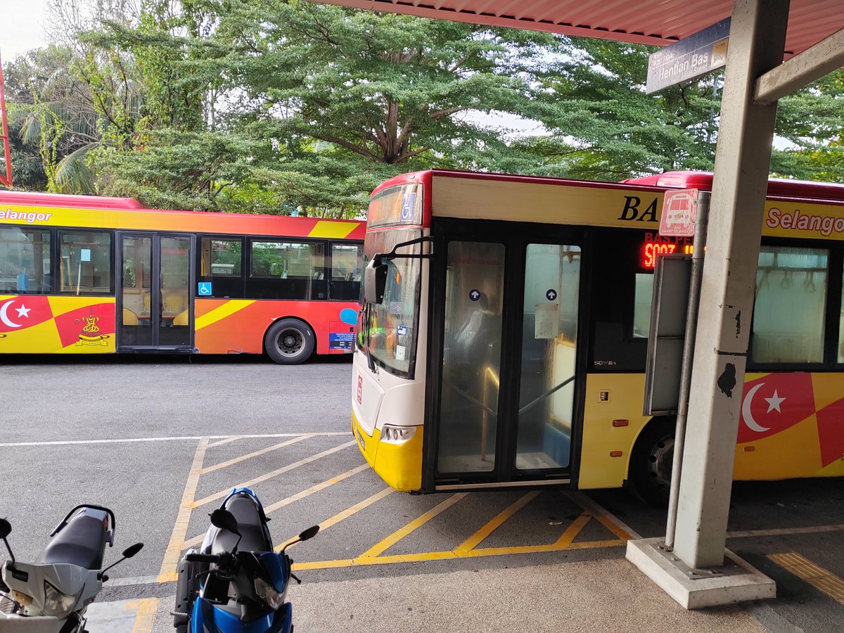 Hello Anthony Loke

I am now in Batu Tiga KTM going to take bus to MSUMC

The drivers focus on hp in the buses & keep bus doors close & refuse to answer enquiry of which bus going to MSUMC 😏😏

Kindly improve bus service for rakyat