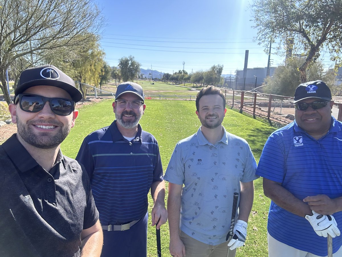 Twilight golf with the family! Can’t beat it. 🏌🏽‍♂️⛳️ #Fridaynight #Arizonagolf