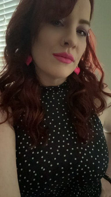 Playing around getting ready for my weekend adventure with my hunnie bunny. How do I look? https://t