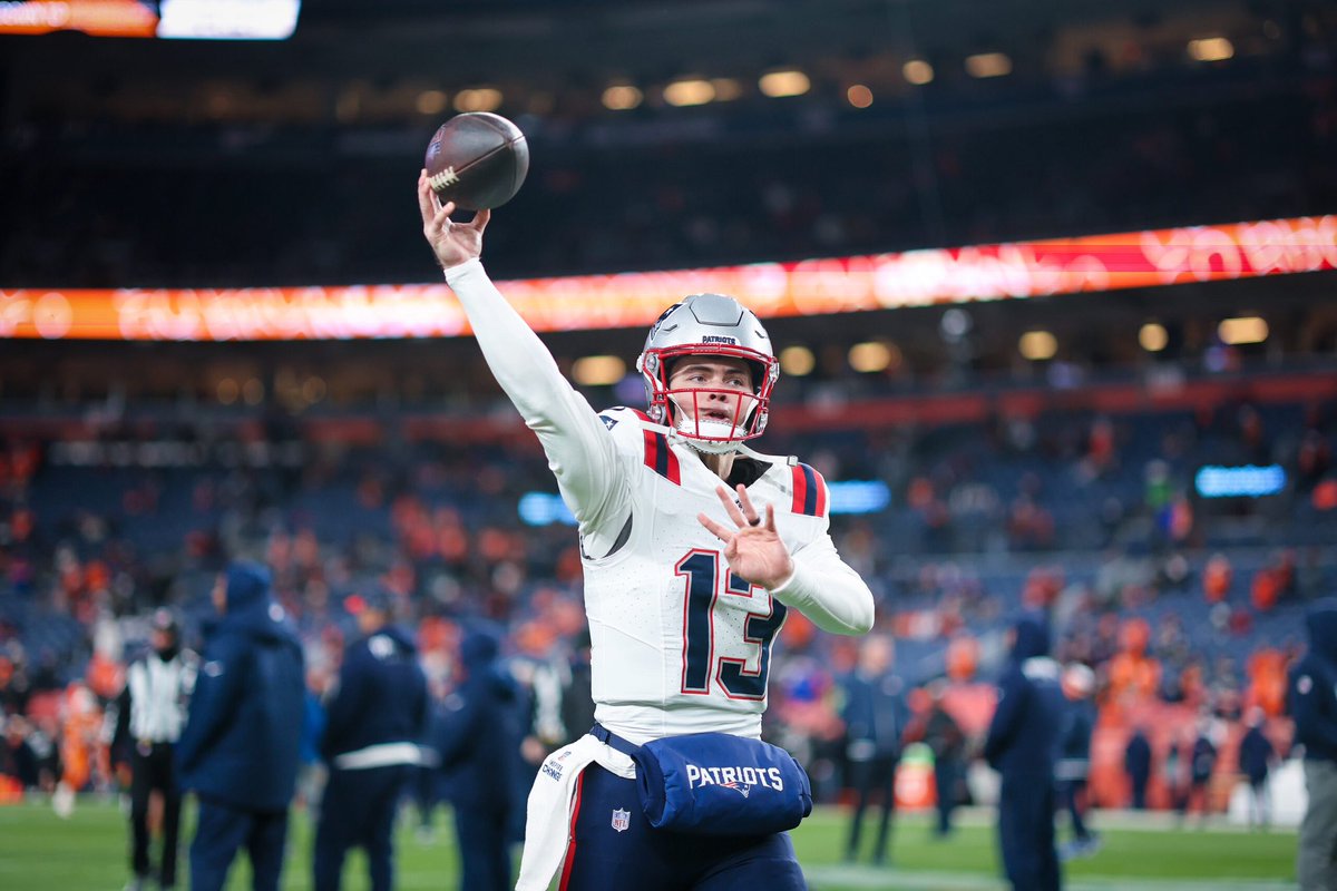 Patriots re-sign Canadian QB Nathan Rourke — one-year $915,000 contract 3downnation.com/2024/03/01/new… #Patriots #NFL #CFL