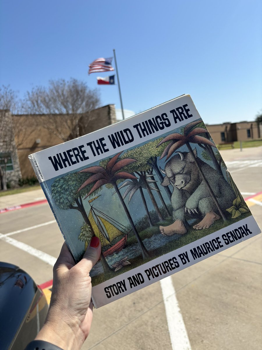 It’s a beautiful day to read to some 5th grade Jaguars! <a href="/JustinJags/">Justin Elementary</a> #Northwestreads