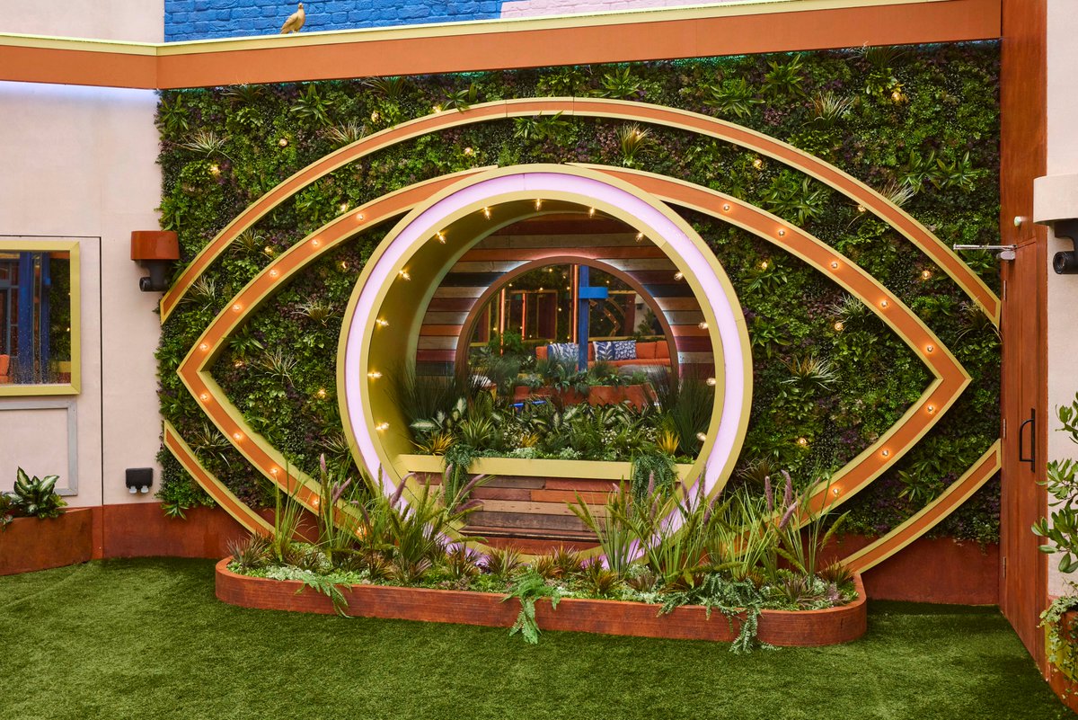 bigblagger's tweet photo. 🚨 | PICTURES! It's the brand new Celebrity Big Brother garden! 🪴

Can you spot the differences? #CBB #CBBUK https://t.co/EwAjywHq0T