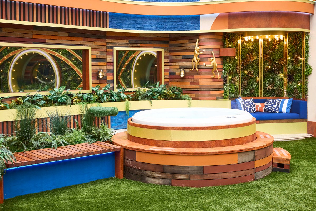 bigblagger's tweet photo. 🚨 | PICTURES! It's the brand new Celebrity Big Brother garden! 🪴

Can you spot the differences? #CBB #CBBUK https://t.co/EwAjywHq0T