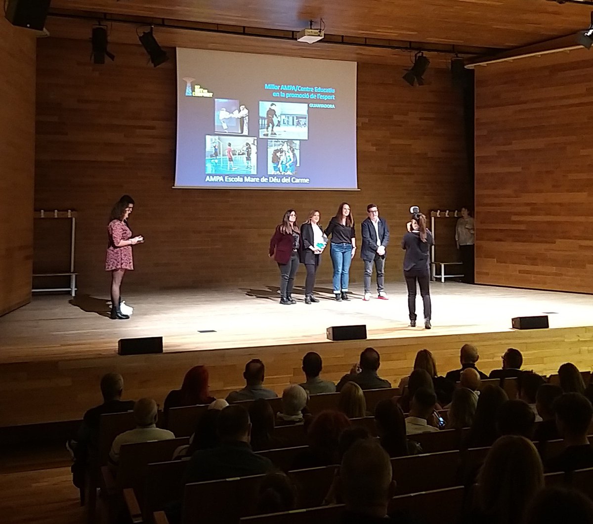 #37NitdelEsport 

🏆Millor AMPA o AFA en la promoció de l’esport escolar és per a l'AMPA Escola Mare de Deu del Carme!