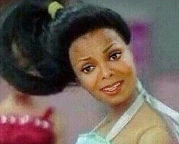 &ldquo;oh no i dont smoke weed&rdquo; proceeds to pull out ketamine https://t.co/3NqzlJqXwA