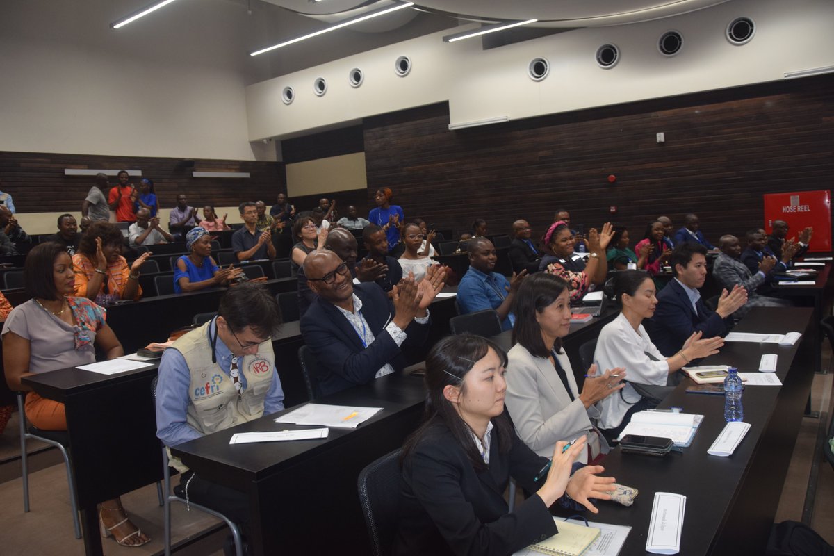 OMSRDCONGO's tweet photo. @DrBoureima a exprimé sa sincère gratitude au Centre d'Excellence de Formation #CEFRI de @inrb_kinshasa, @SanteMinistre, @JicaRdc pour ce partenariat. "Nous veillerons à ce que nos mécanismes de réponse soient agiles, fondés sur des données probantes & centrés sur les personnes" https://t.co/QJjvfFZXEY