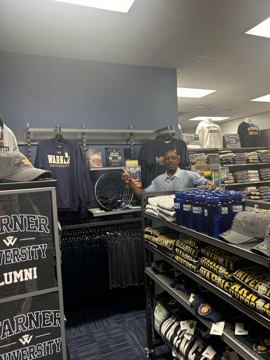 What a blessing, my book, “30 Days to Play College Football” went on sale today at Warners Universities book store. Awesome!!!!  ⁦<a href="/EliteRecruitsHQ/">Elite Recruits HQ</a>⁩ ⁦@HeatSeeker29⁩ ⁦<a href="/WarnerUFootball/">Warner Football</a>⁩