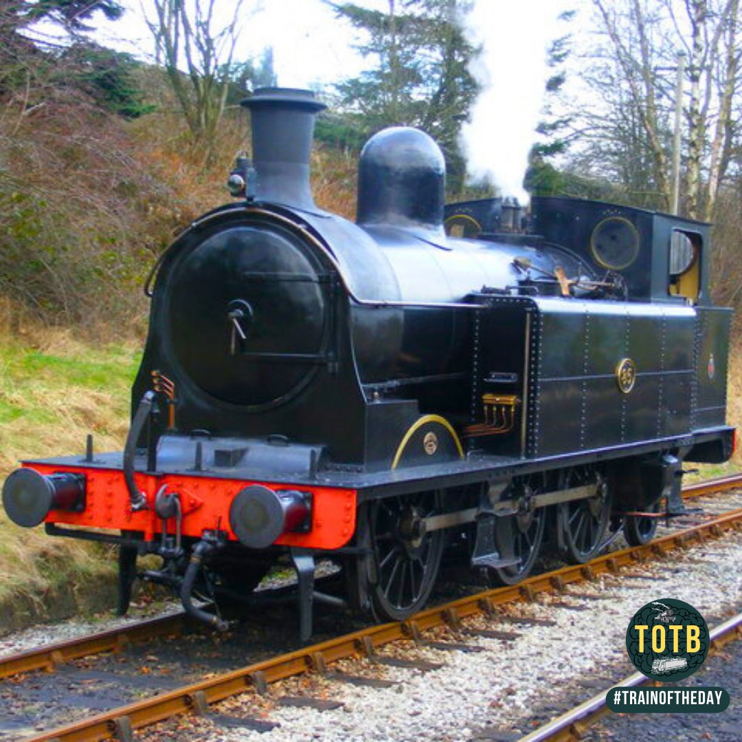 🚂 This is a O2 Class from the old Taff Vale Railway - what a sturdy little critter. 

⚫️ Built in 1899, the engine is running on the <a href="/WorthValley/">Keighley & Worth Valley Railway</a> this weekend. Just the 124 years of service then. 

🌟 13/10 - Old school’s cool. 

📸 Wiki/Allan Friswell 

#trainoftheday #totb