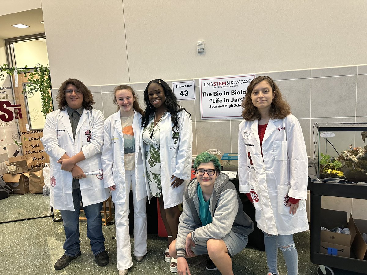 saginawhstx's tweet photo. Our Rough Riders showed up and showed out at the annual EMS STEM Showcase ❤️💛 https://t.co/rStrz42ycY
