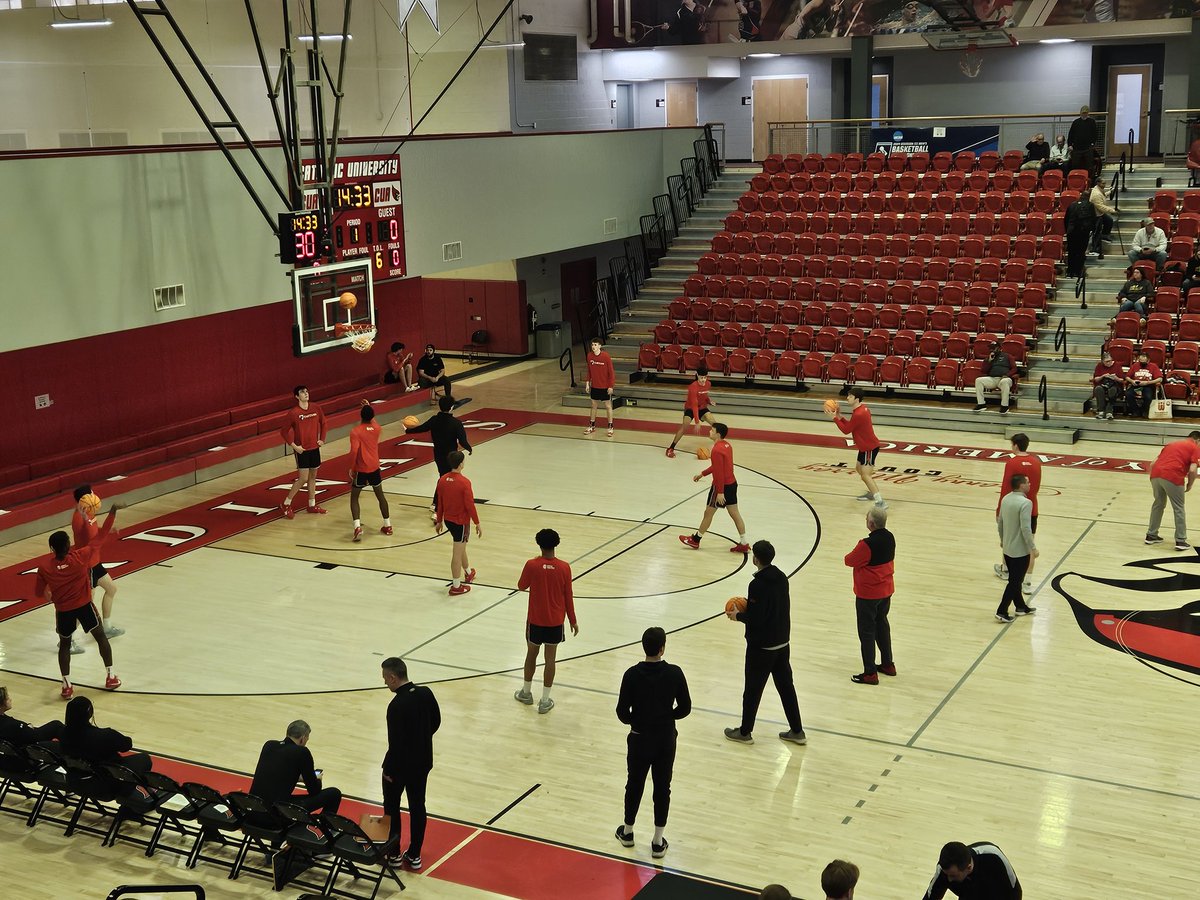 Men's Hoops warming up for First Round NCAA Tournament game vs. Rowan. Tip at 3:15 pm in Washington, DC at Catholic. #TartanProud Video: landmarknetwork.tv/catholic/ Live Stats: catholicathletics.com/sidearmstats/m…