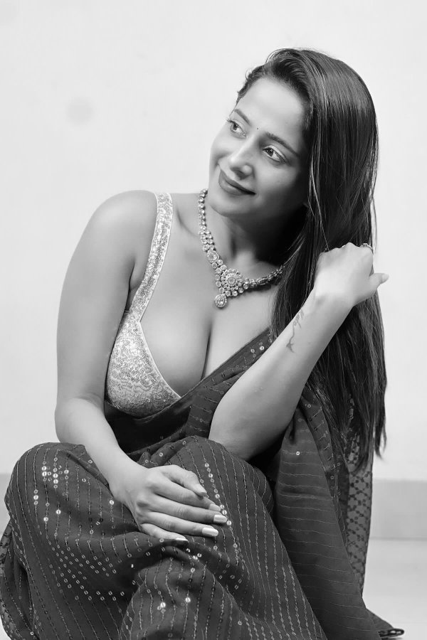 GHnDZqqbYAAFIl7?format=jpg&name=900x900