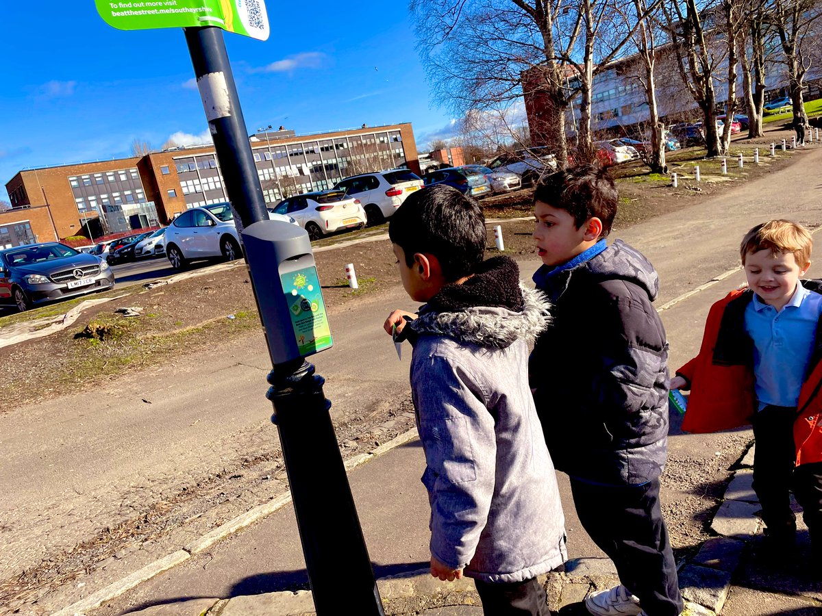 StJohnsPSAyr's tweet photo. P1/2 had a break from classwork today and were out earning more points for their school with a walk along the River Ayr π£ @BTSSouthAyr #GettingHealthy #TeamEffort #StJohnsPS ππ https://t.co/T7d4p35yn5