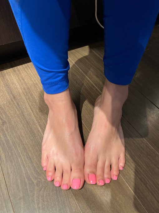 What&rsquo;s your favourite thing about my feet? 🩷 https://t.co/k2sIxsWypD<a href="/tag/pedicure"class="tags"><span>#pedicure</span></a>