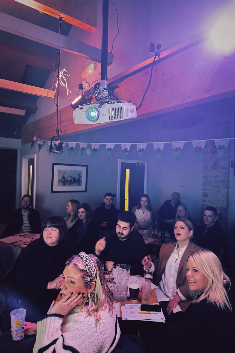 Parti Gwylio <a href="/LletyArall/">Llety Arall, Caernarfon</a> yn barod am #CiG2024