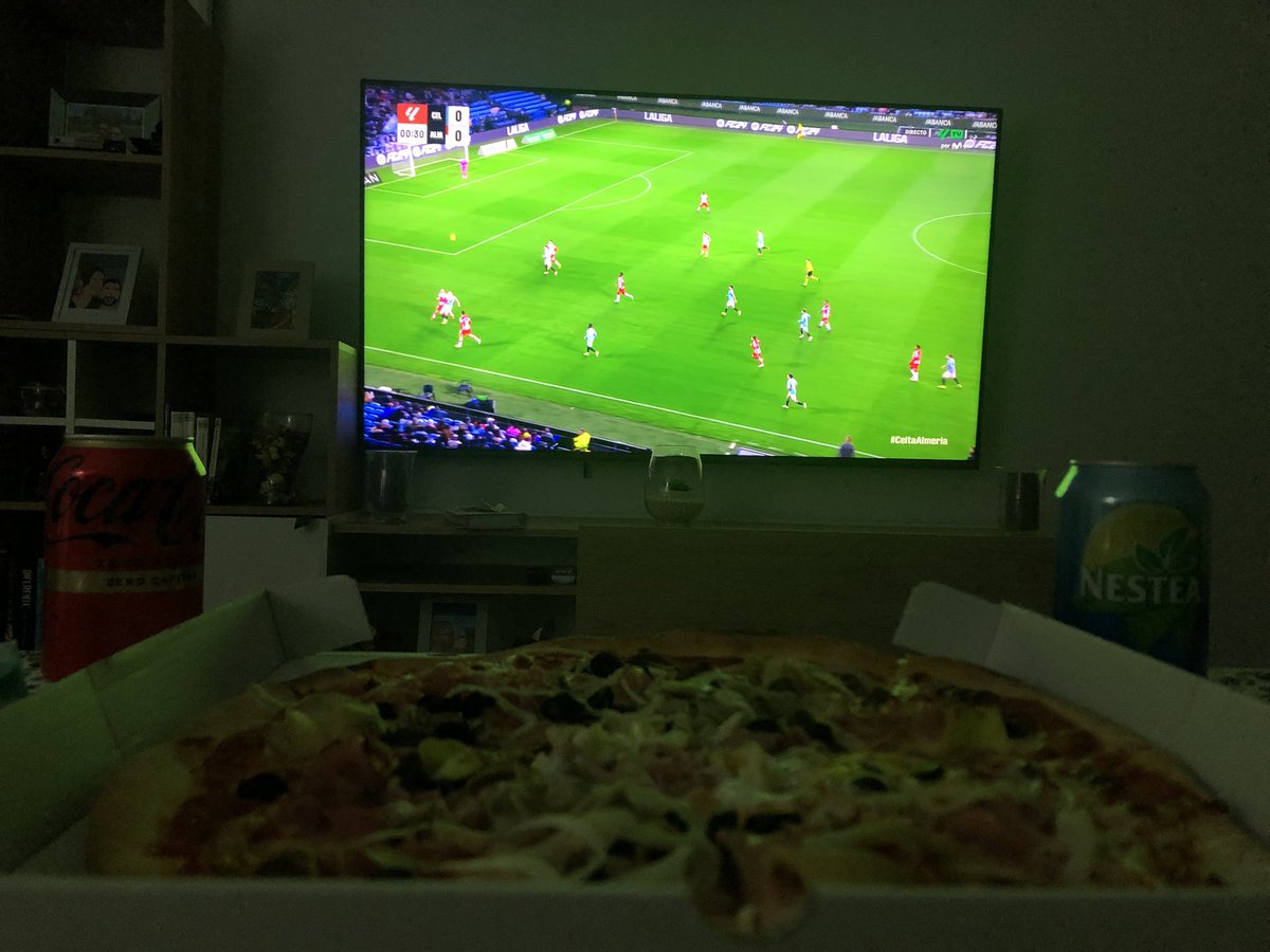 Gelilla8's tweet photo. Plan de viernes noche.
Vamos @U_D_Almeria @MartinezTeruel https://t.co/7bYbTGPI4G