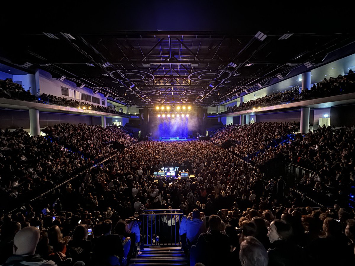 LP už za chvíli v O2 universu... beznadějně vyprodané. Tak příště snad O2 arena.
