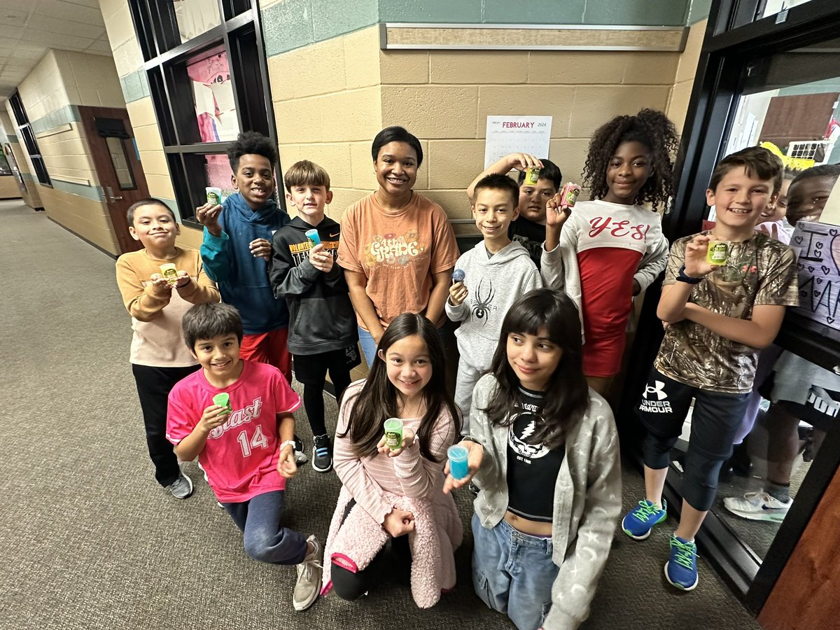 KBonilla_Math's tweet photo. Some of Lakeshore’s best learning leopards! So proud of you and how you have grown. @MrsMartin_LSE @ClaudialCortez @MrsAsher_LSE @VikkiKruk #WaytoGlow https://t.co/v5zDkQjCMw